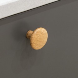 Bouton de meuble Brutus chêne clair laqué