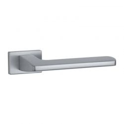 Poignée de porte Yuka chrome satiné