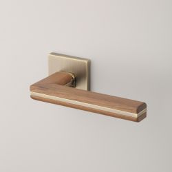 Deurkruk Cyrilla antiek messing en zwart walnoot