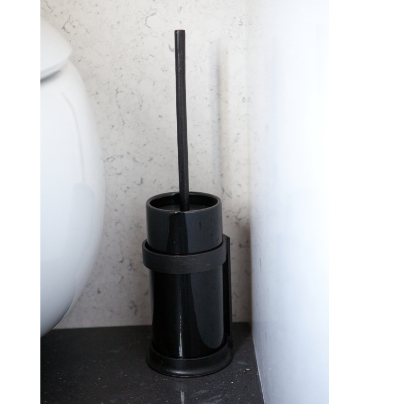 Brosse de toilette noir/ pot en porcelaine noire de chez Pure® by Dauby, Ambiance cottage chic